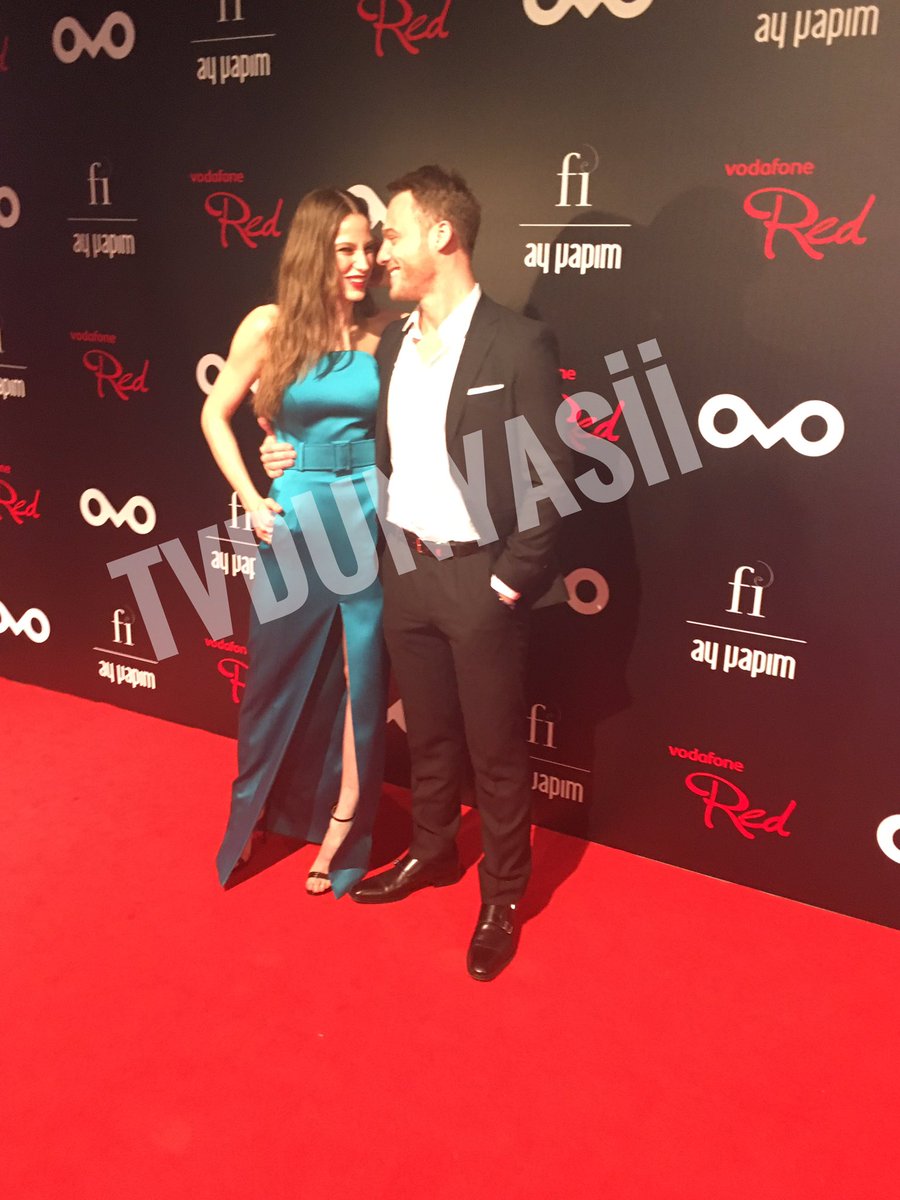 TvDunyasii's tweet photo. Aşk ❤️ Kerem Bursin-Serenay Sarıkaya https://t.co/dEPQsxoIEq