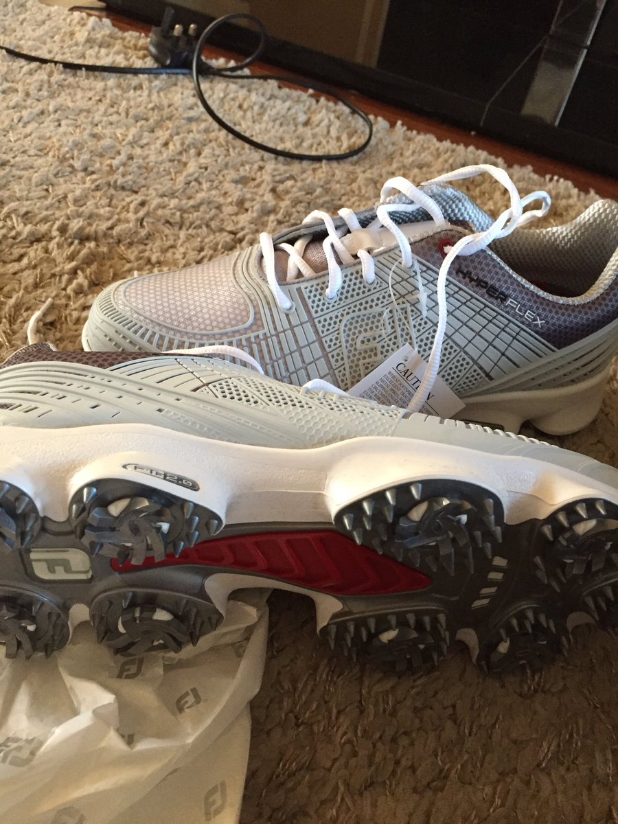 DownToSingles's tweet photo. Oh @FootJoyEurope you have done it again. These puppies are red hot.
Was sniffing them all the way home! #newsmell https://t.co/UQZObHRYkG