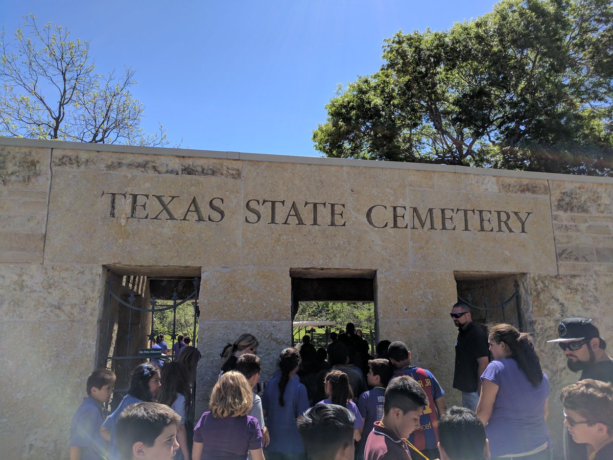 RachaelLemaster's tweet photo. Texas State Cemetery with HLES @HighlandLakesEl @kellam_hles @Hartley_HLES #HLEInspire https://t.co/226bPYpdKB