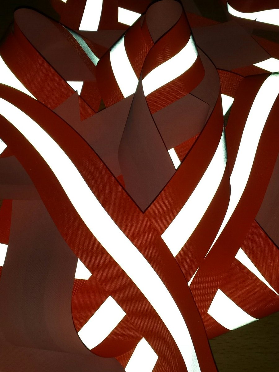 PJA020's tweet image. Veilig met tieners de straat op? Hesjes zijn suf. Maar als je reflectielint in het spel verwerkt, wordt het ineens cool! #ctowers