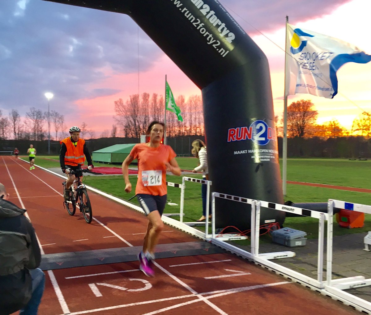 Busbaanloop's tweet image. De eerste dame over de finish. Gefeliciteerd Miranda Bakker !