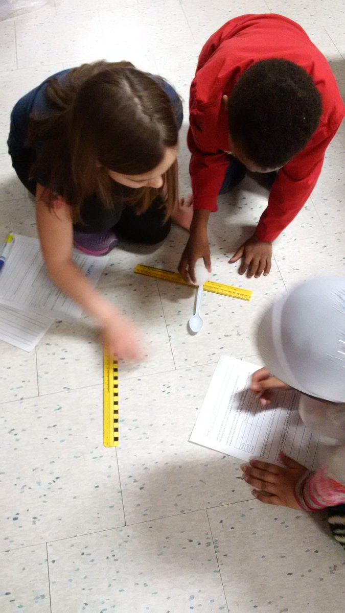 LauraKerpel's tweet photo. Does the small or big lever launch the ball farther? #stem_dll #cedardrivejps #tdsb_msic https://t.co/KODocd5ABp