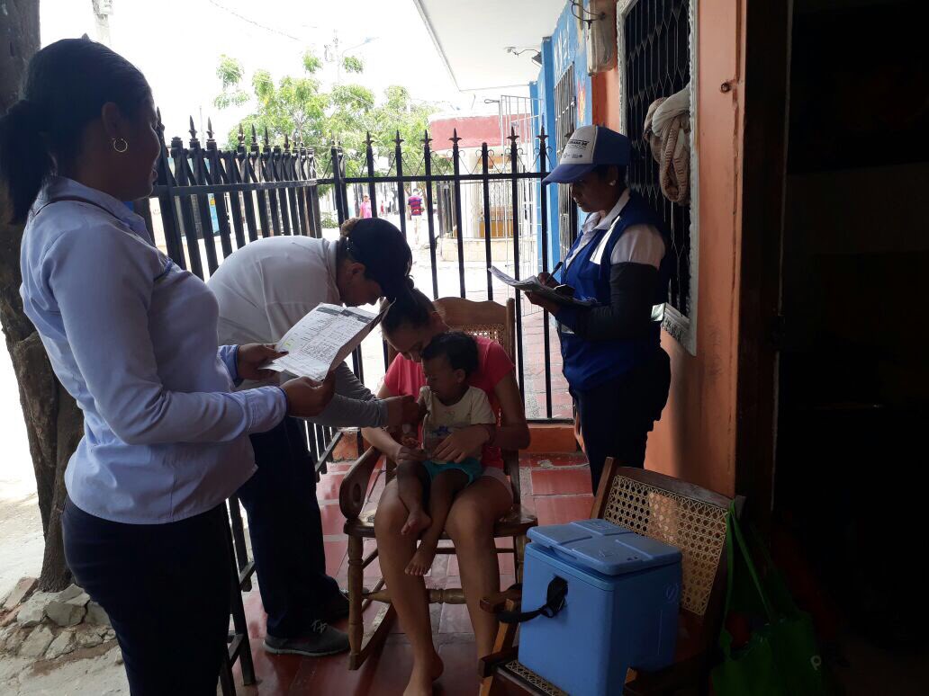 En jornada de #Vacunación contra la #FiebreAmarilla en Terminal de Transportes, Puesto de Salud Las Moras y en el Barrio Las Colonias
