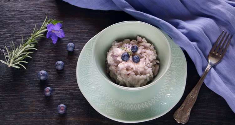 MartinaFoti's tweet photo. #Risotto al gorgonzola e mirtilli @iFoodit .Prossimamente provo anche questo 😋😋...ormai sono in modalità #rezdora 😅
https://t.co/EIeUNpBdGX https://t.co/Cbpbh7uCgw