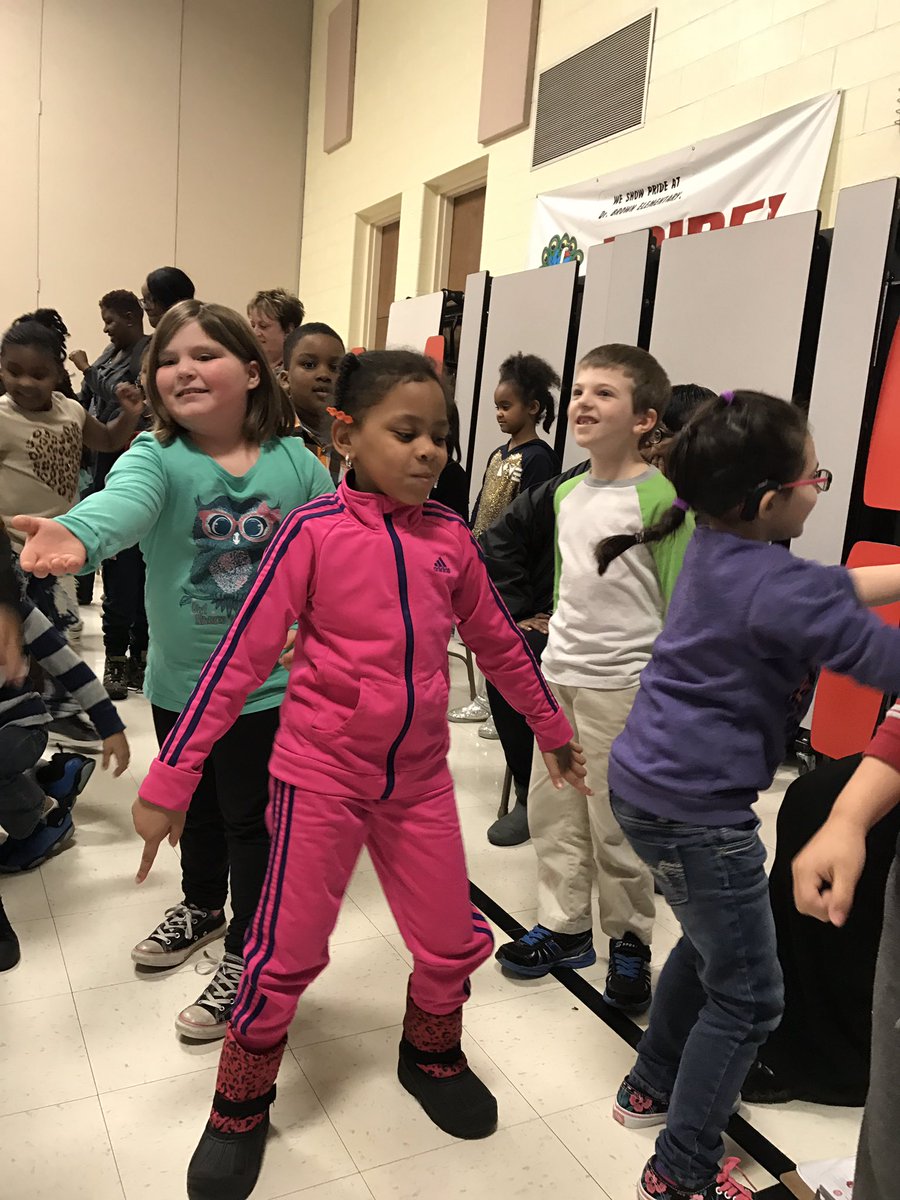 trisha_gingery's tweet photo. First Grade & more enjoying #musicaltechnology @DrBrownSchool for #pbis #digitalsampler https://t.co/Os4DxmmFKZ