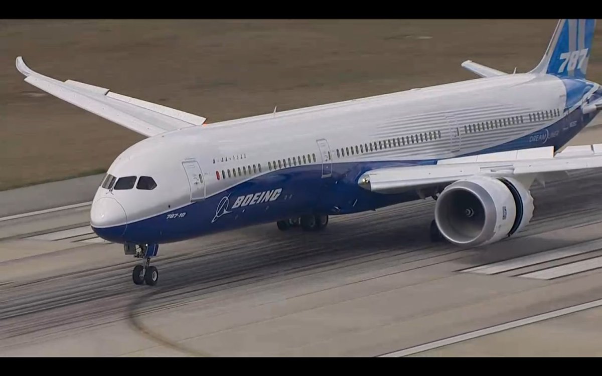 jonostrower's tweet photo. Boeing’s 787-10, the first new twin-aisle flown from South Carolina, has completed its maiden flight. #78710FF https://t.co/WgpFyciLpj