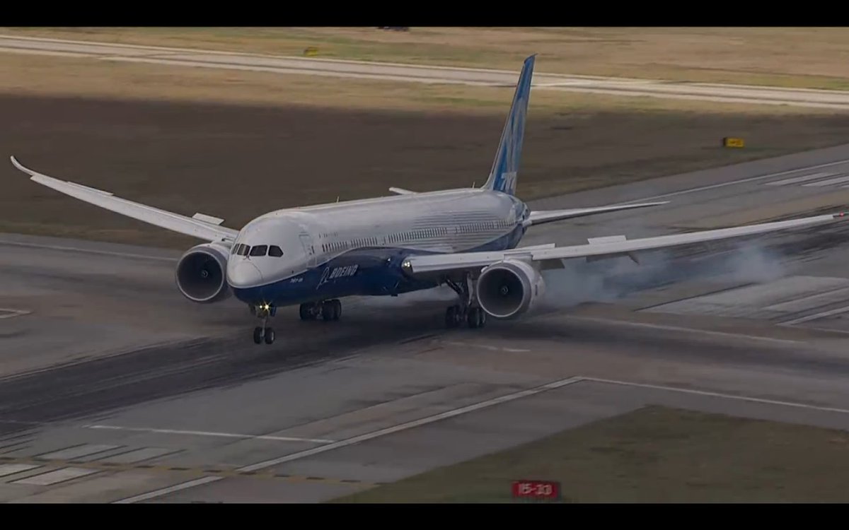 jonostrower's tweet photo. Boeing’s 787-10, the first new twin-aisle flown from South Carolina, has completed its maiden flight. #78710FF https://t.co/WgpFyciLpj
