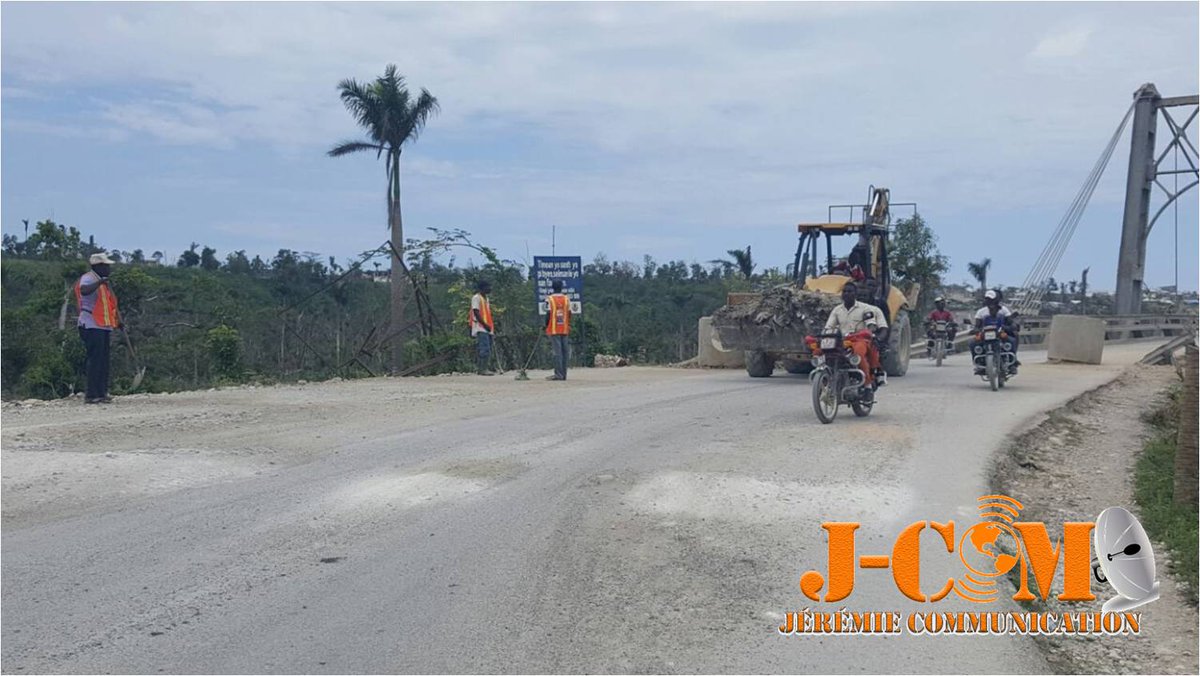 JCOMHaiti's tweet photo. Travay Sou Pon Grandans nan Okazyon Vizit @moisejovenel Nan Vil #Jeremie #PostMatthew https://t.co/hCjmrUIPbK
