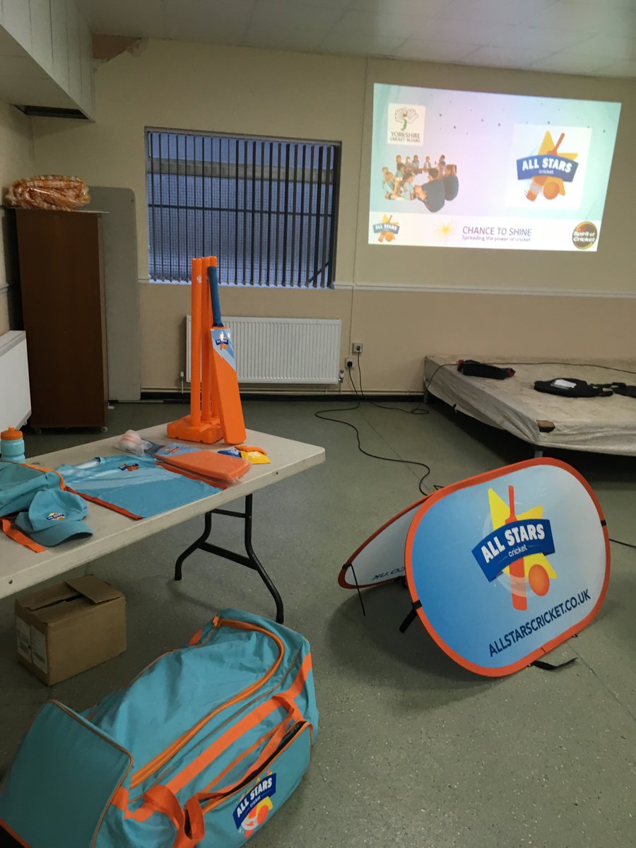 tombatesYCF's tweet photo. Promoting and presenting All Stars Cricket to over 80 Parents and kids #littlestars @MountCricket 🏏🌟 https://t.co/Sj2QIDfXPj