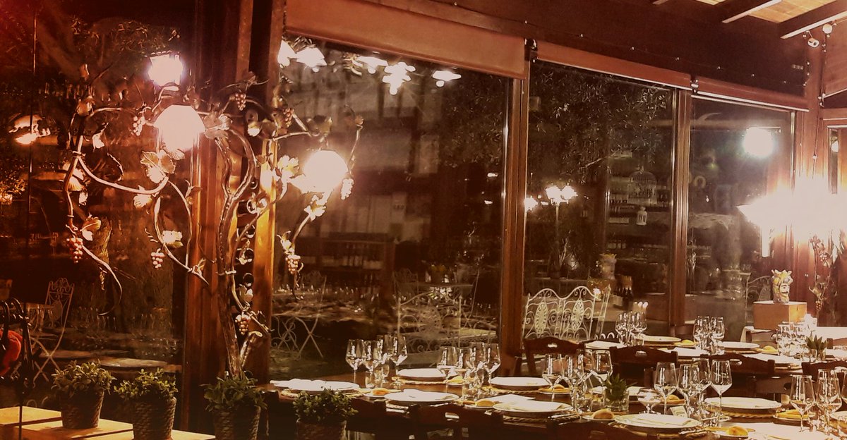 NicosiaWinery's tweet photo. Manca pochissimo per dare il via a questa splendida serata... #ilgustosiracconta #CantineNicosia #TonyLoCoco #wine #Etna https://t.co/qzslKJHoBi