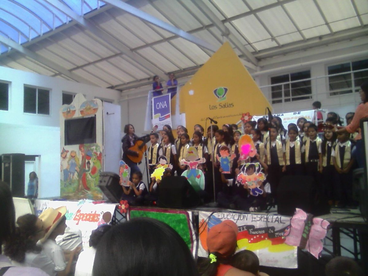 rufes1969's tweet photo. Acto cultural  cierre semana ed. Especial U.E.E. Las Minas dijo presente con su coral cantando somos una familia bajo el sol. @carlaguerra5 https://t.co/CnYLUjEzyH