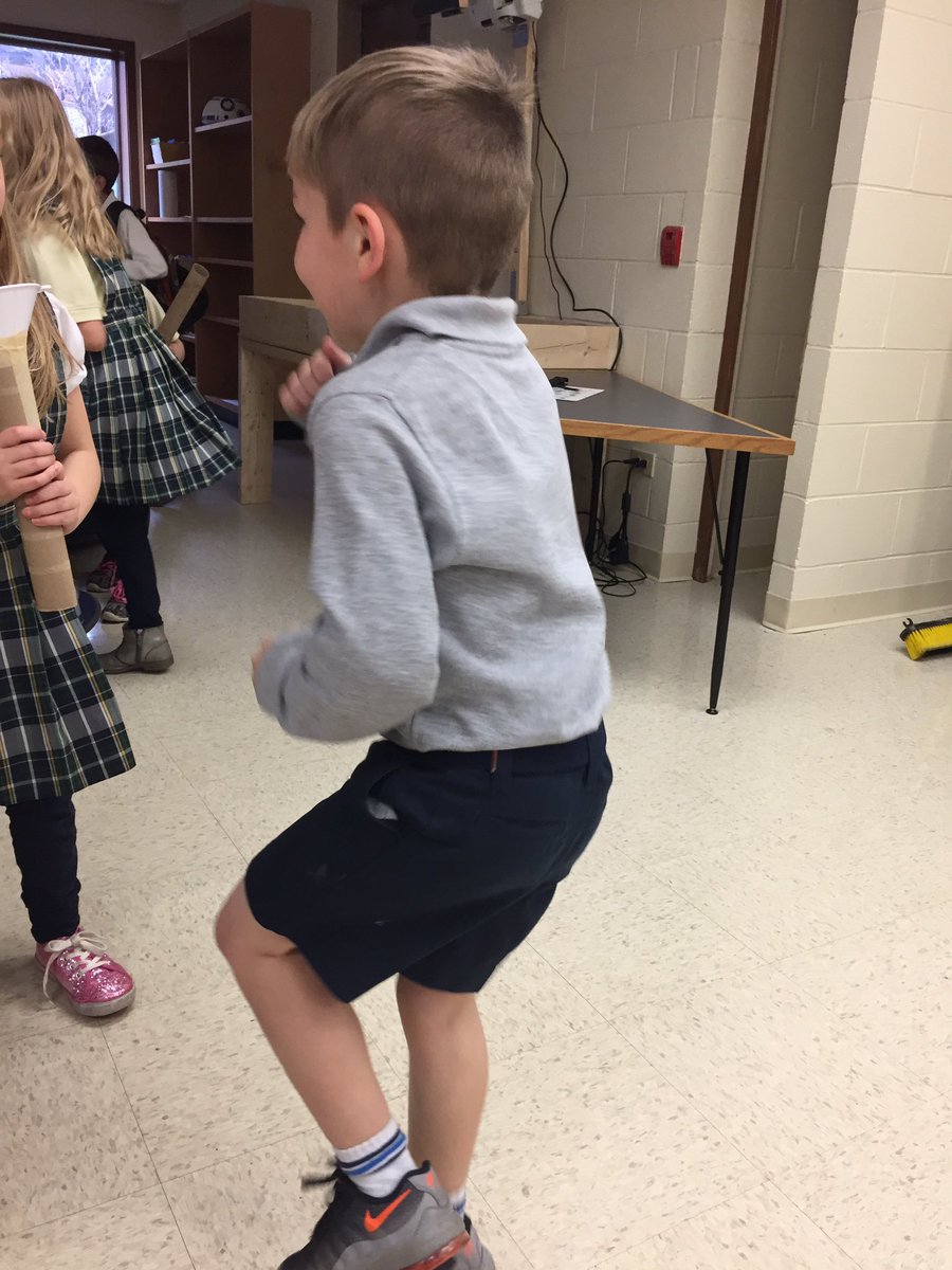 SchellerKinders's tweet image. My @LindenwoodSoE student teacher is doing a heart rate #STEAM lesson. Having the time of their lives! @annarb4