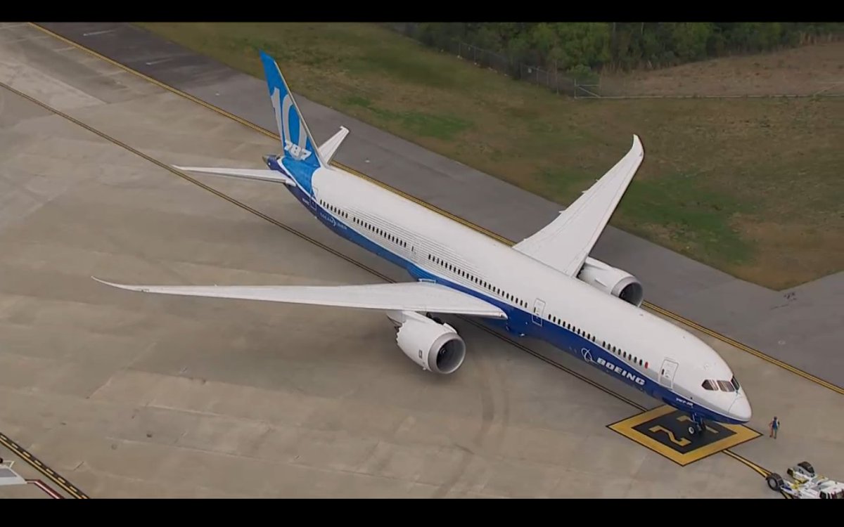 jonostrower's tweet photo. This is Boeing’s replacement for the 777-300ER, the best selling twin-aisle model of all time. Hard act to follow. #78710FF https://t.co/ylnPm5Fthd