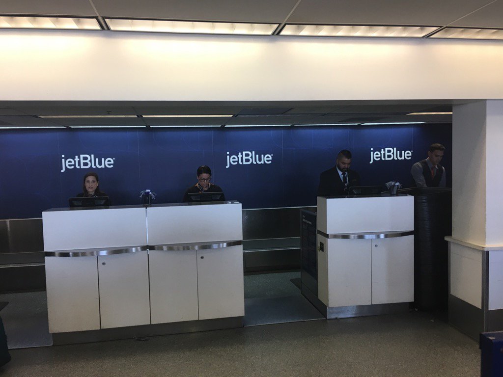 A HUGE cue at the Jet Blue Counter and 3 agents are playing solitaire!!!
