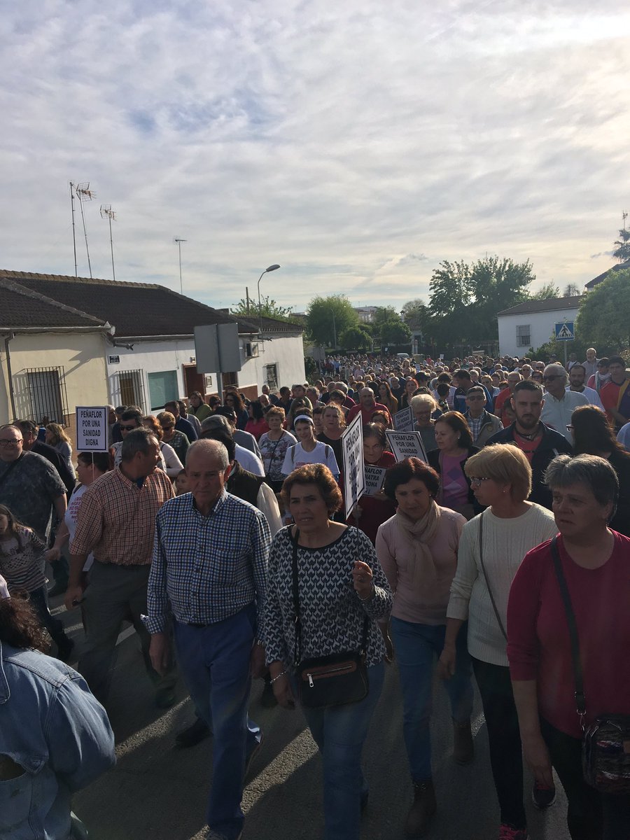 Manifestación en Peñaflor de "La Plataforma médico 24 " reivindicando una sanidad digna: pediatra, ambulancia 24h <a href="/PPdeSevilla/">PP de Sevilla</a>