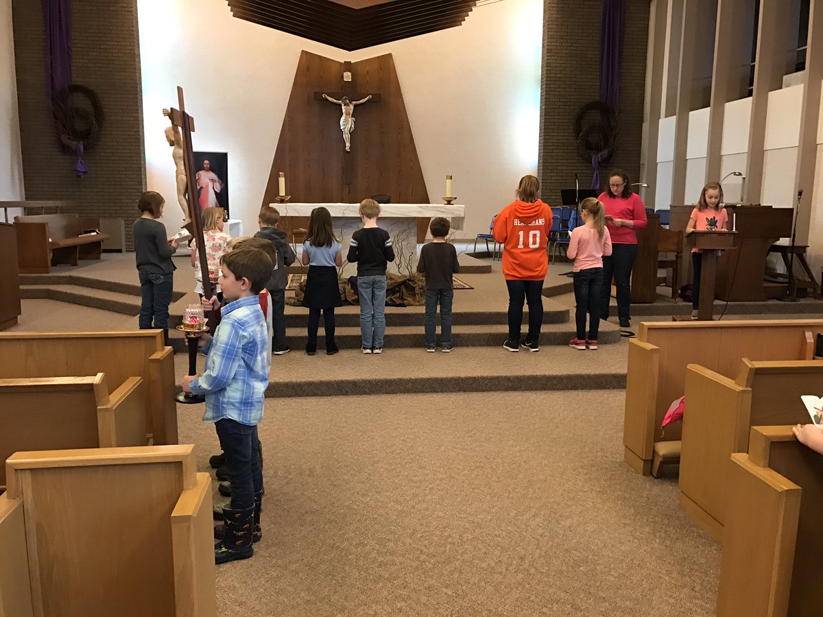 MrsHallsClass's tweet photo. Stations of the Cross- Preschool-4th grade. They did great! @mrswiltenburg @kfabercrombie https://t.co/n2UUkNNtf8