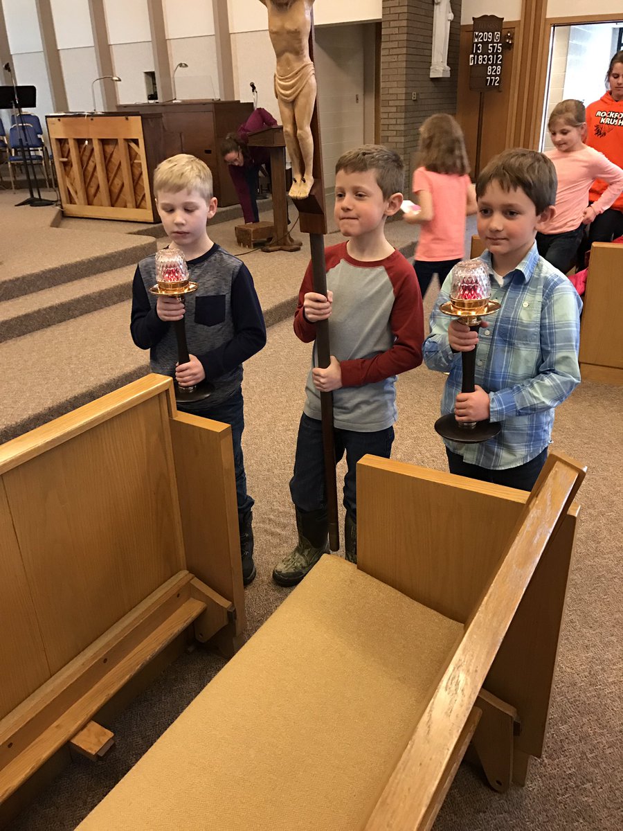 MrsHallsClass's tweet photo. Stations of the Cross- Preschool-4th grade. They did great! @mrswiltenburg @kfabercrombie https://t.co/n2UUkNNtf8