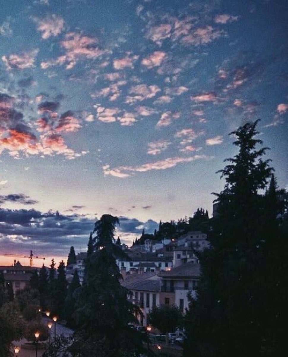 VibesAllNight's tweet photo. I'm in love with the sky 🌌 https://t.co/JIR8olOhDm