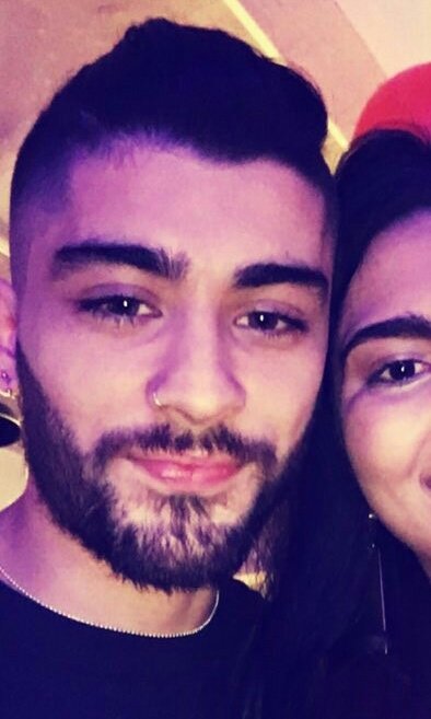 a carinha, o piercing, esses olhos, cada detalhe do zayn é precioso demais