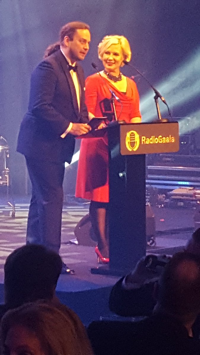 ElinaKoivumaki's tweet image. Ilo ja kunnia jakaa tänään #RadioGaala'ssa 2 palkintoa yhdessä @KorporaatioRock'n @HarriMoisio'n kanssa. Tämä ilta on radion juhlaa!