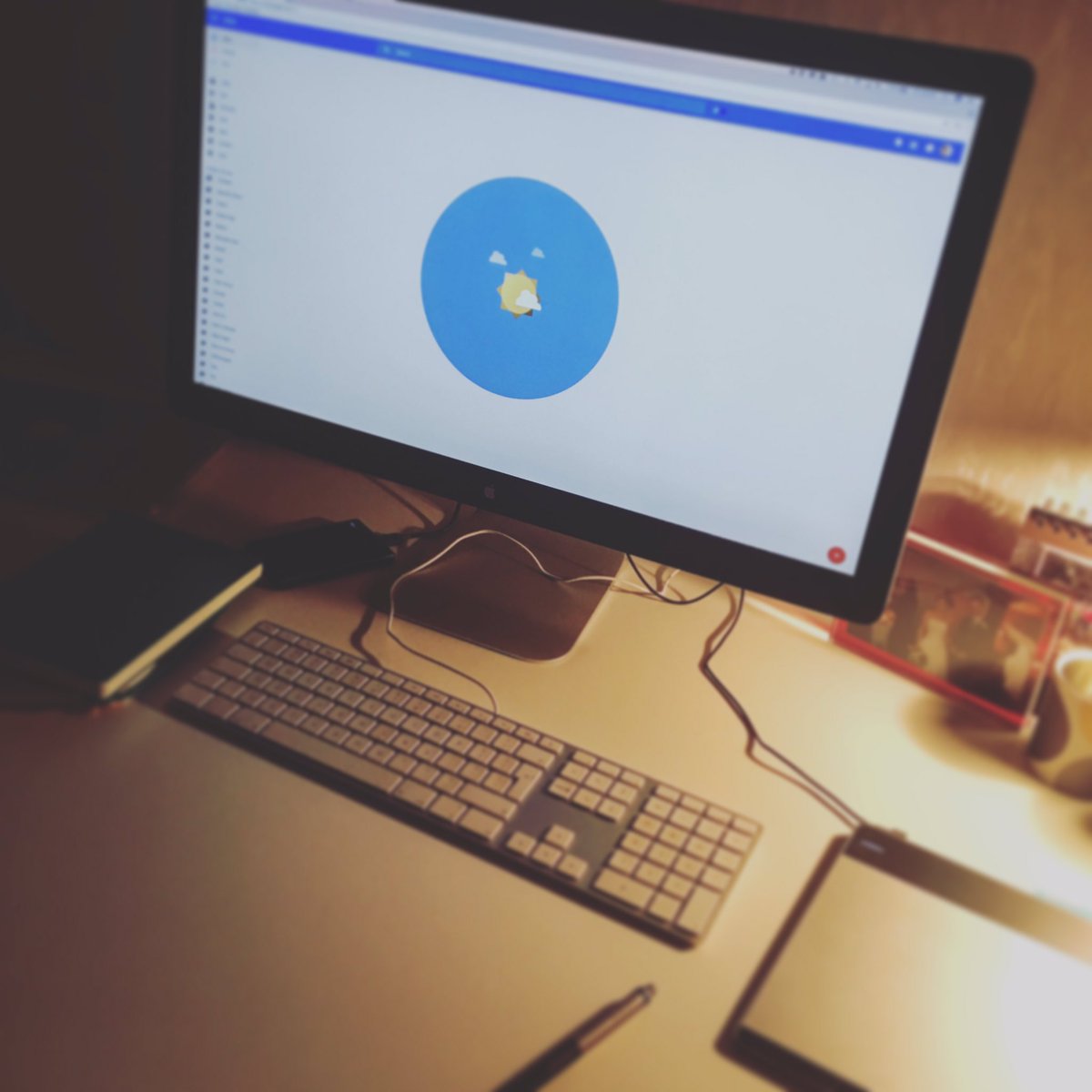 nicannthomas's tweet photo. Well that's never happened before must be because of first week #bulletjournal #clearinbox #HappyFriday #seeyouonmonday #goodnightcomputer https://t.co/KaCton6ZB2