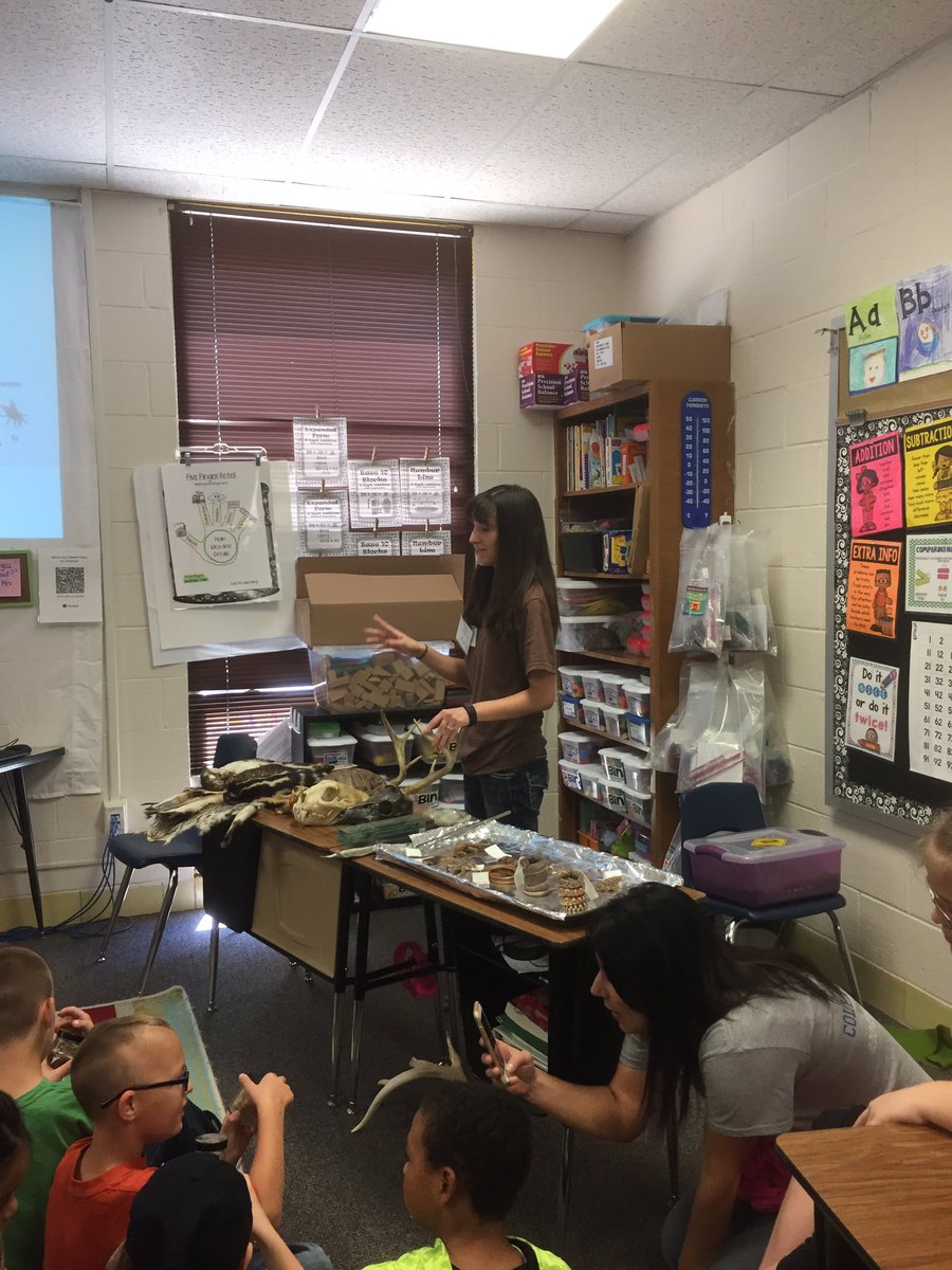 ttoddedu's tweet photo. Kelly Mitchell former Weatherford ISD student, graduating May 2017 with Masters, teaching biology to 2nd grade #whywisd #crockettroos https://t.co/qs9o8U3Uzg