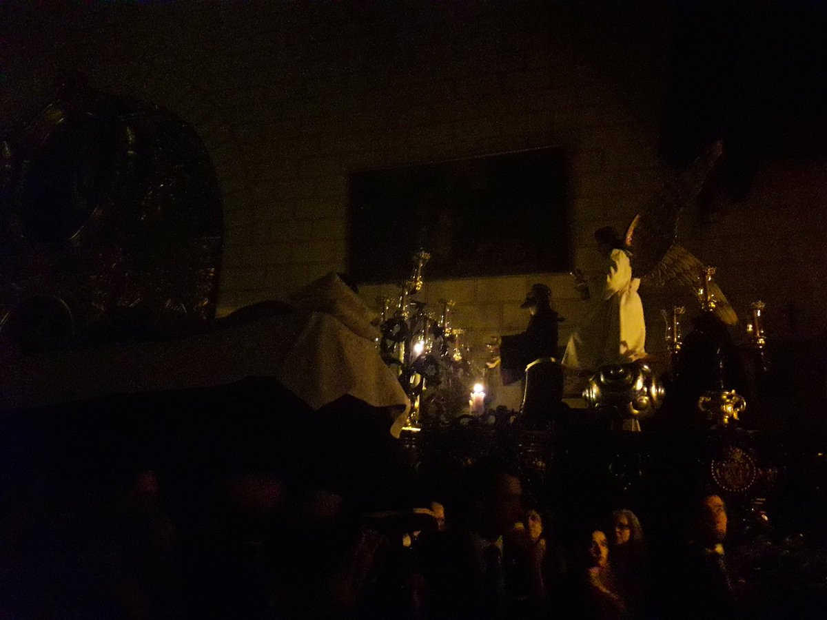 Hdad_DelRosario's tweet photo. Via Crucis de la Hermandad del Santo Entierro en la Capilla del Carmen. https://t.co/kyt1d3CkKa