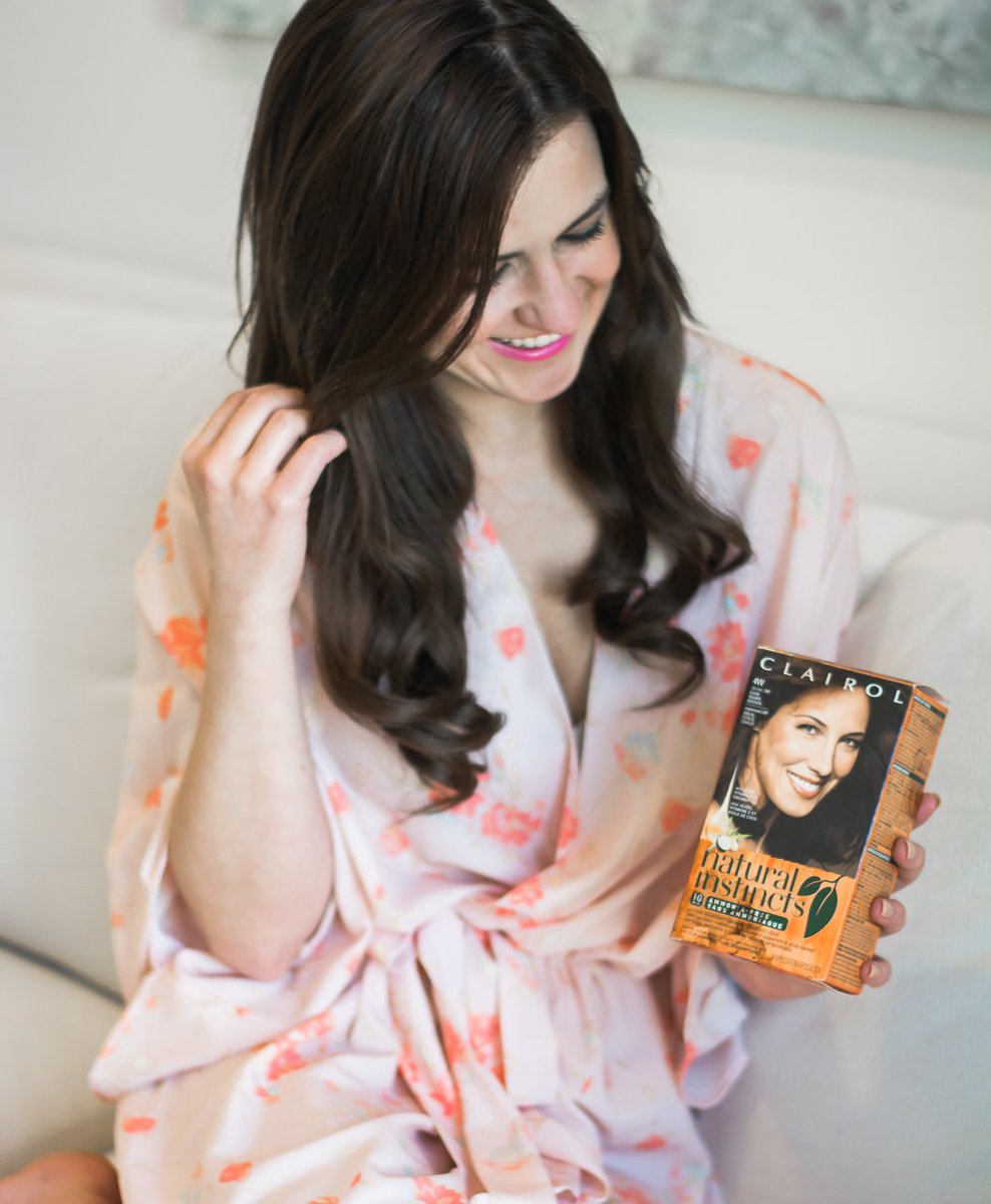 PerennialStyle's tweet photo. Sharing my @ClairolColor story today on the blog! I love being able to change my hair color to #flirtwithcolor and try new hues #ad https://t.co/wMvlzlOykM