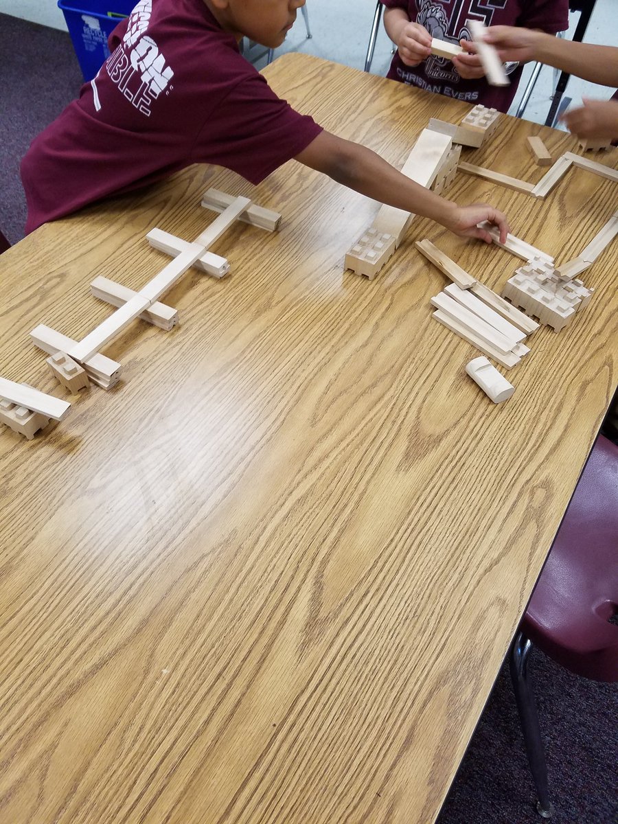 JMS_EaglesSS's tweet photo. 2nd Grade Enrichment enjoying design and construction this Friday afternoon. @NISDEvers @NISDGTAA #Eversstrong #gtstructures https://t.co/7k2IhqBJDw