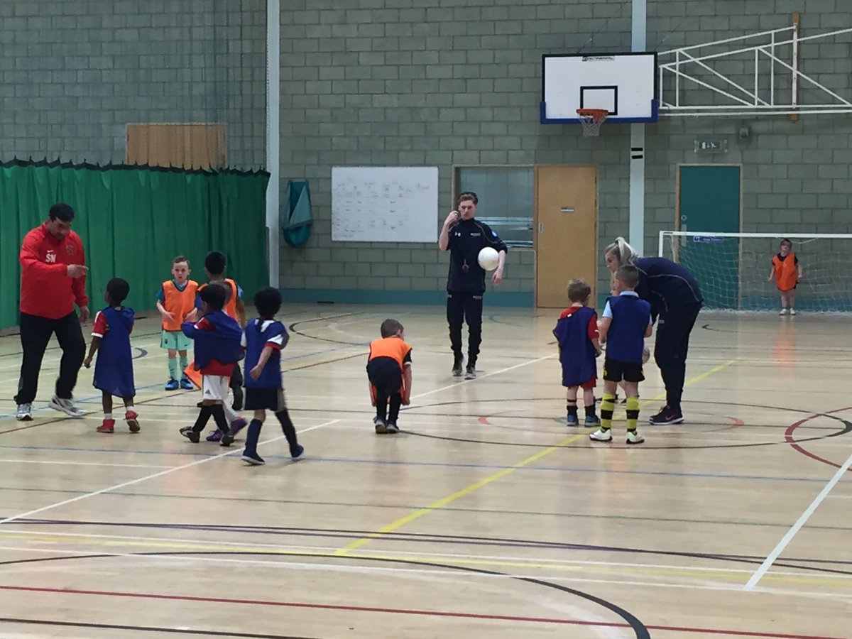 SilverdaleJFC's tweet photo. Another great session with Silverdale Academy, with help from Brody &amp; Charlotte Wolverhampton university students @wlv_sport https://t.co/GT3YTHYMiu