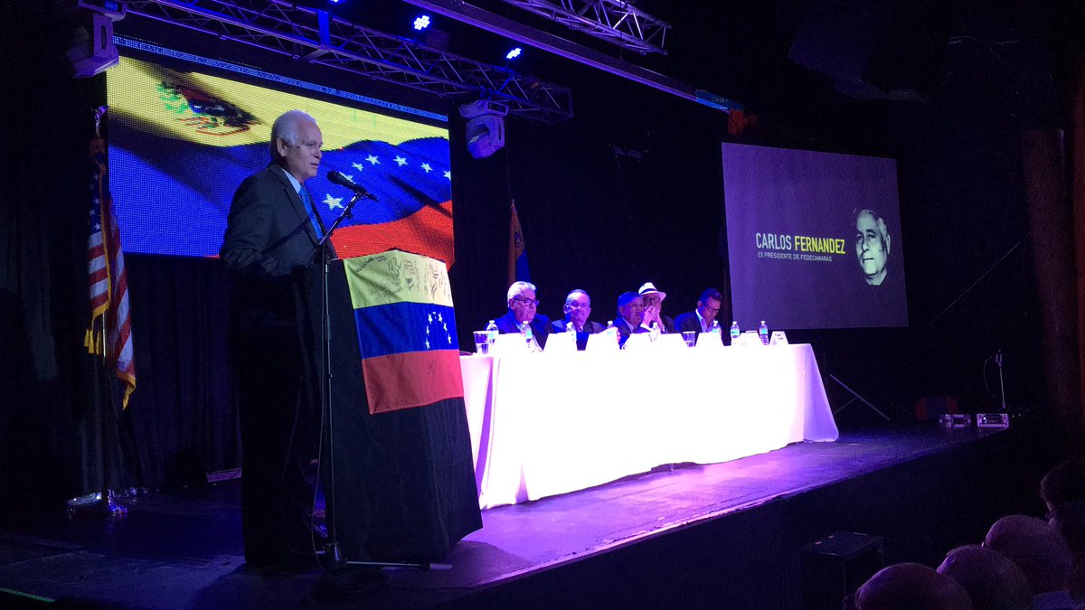 Perez_Coss's tweet image. #VENEZUELAUnaVisionDesdeElExilio

Gracias Estimado #CARLOSFERNANDEZ  (Fedecamaras) Por hacerte presente en la Conferecia por nuestro pais!