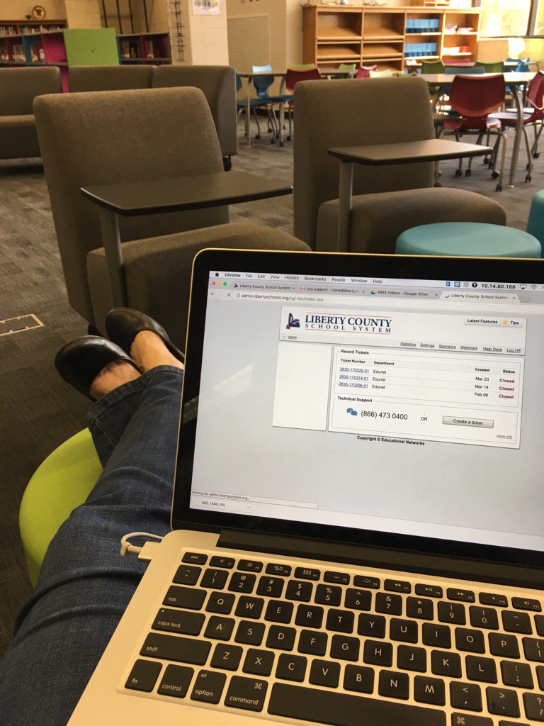 lcathy2's tweet image. Finishing up the workweek in the Midway Middle Hub. Great place to hang out and get work done or read! #kidsloveit