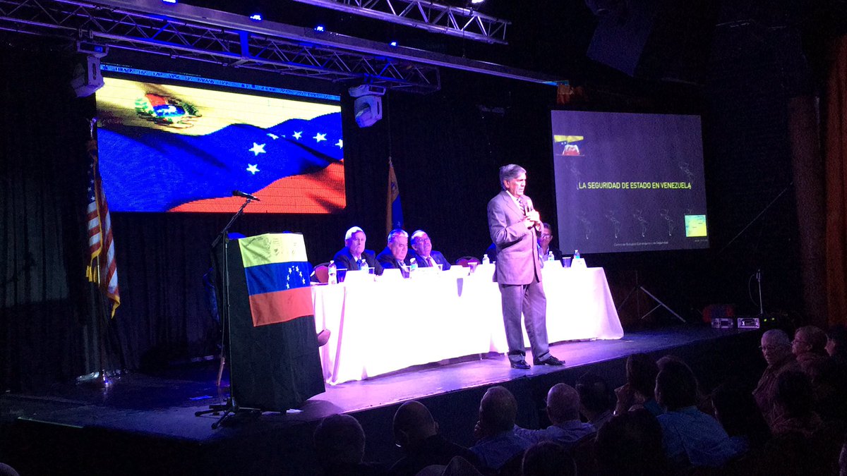 Perez_Coss's tweet image. #VENEZUELAUnaVisionDesdeElExilio

Gracias #MARIOIVANCARRATUMOLINA  (Vicealmirante) Por hacerte presente en la Conferecia por nuestro pais!