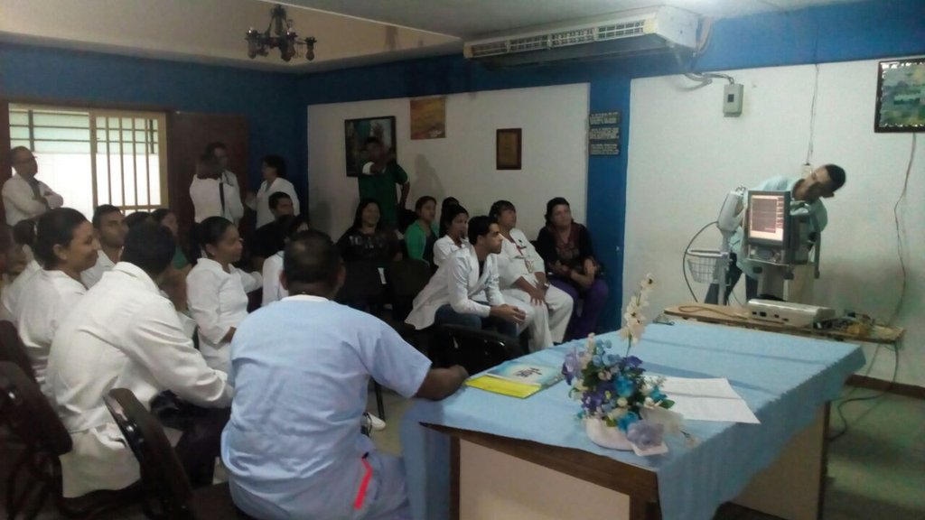 TuraguaNews's tweet photo. INDUCCIÓN | Taller actualización equipos de atención Hospital Vargas/SUCRE @NicolasMaduro @TareckPSUV @CarylBertho @LuisLopezPSUV @SALERFI https://t.co/MwafFP1lSz