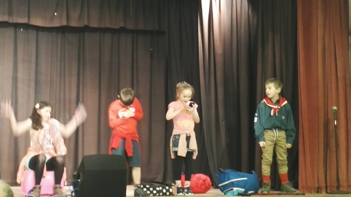AngharadPlaid's tweet photo. Da iawn plant @YsgolHR heno.
#NosonGoffirBarcud
@lledrod251 
#Pontrhydfendigaid https://t.co/7Gb0Gp4NvK