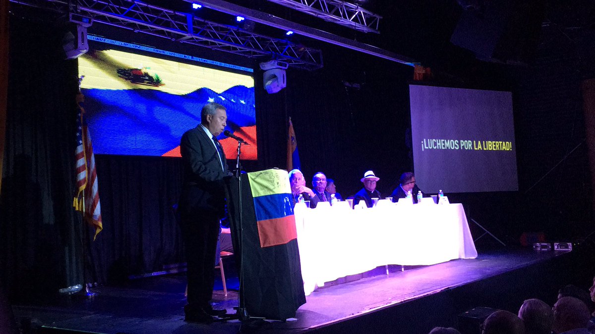 Perez_Coss's tweet image. #VENEZUELAUnaVisionDesdeElExilio

Gracias Estimado #OSCARBETANCOURT  (Almirante) Por hacerse presente en la Conferecia por nuestro pais!