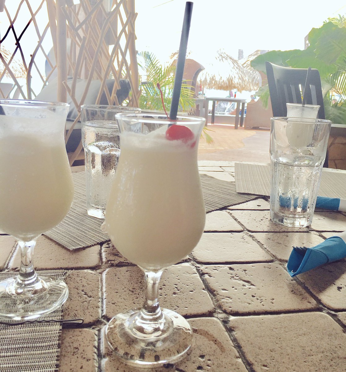 This is how we lunch in the tropics. Doing why I do best Lean-ing Aruba 😎 #lean #virginpiñacolada #aruba #gottolovelean