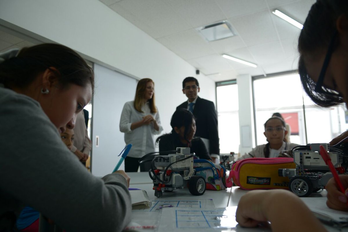 BuenGobierno_mx's tweet image. Subsrio Eber Betanzos #SFP, Subsria @maspeb #SCT y @paula_hdz #Prospera firman bases de col. para desarrollar Proyectos de Inclusión Digital