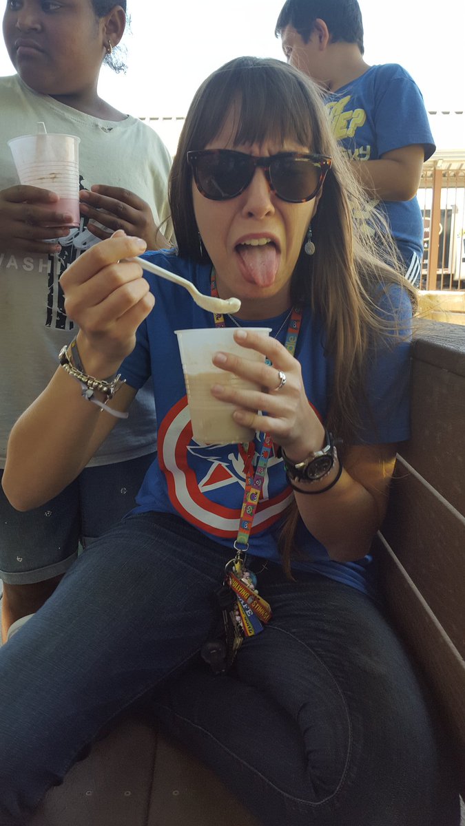 Msalmeida4's tweet photo. Ice cream floats on the deck because we raised $100 or more for Pennies for Patients. #saladopatriots #msalmeidasfirsticecreamfloat 🙊 https://t.co/pvN4i2Stmc