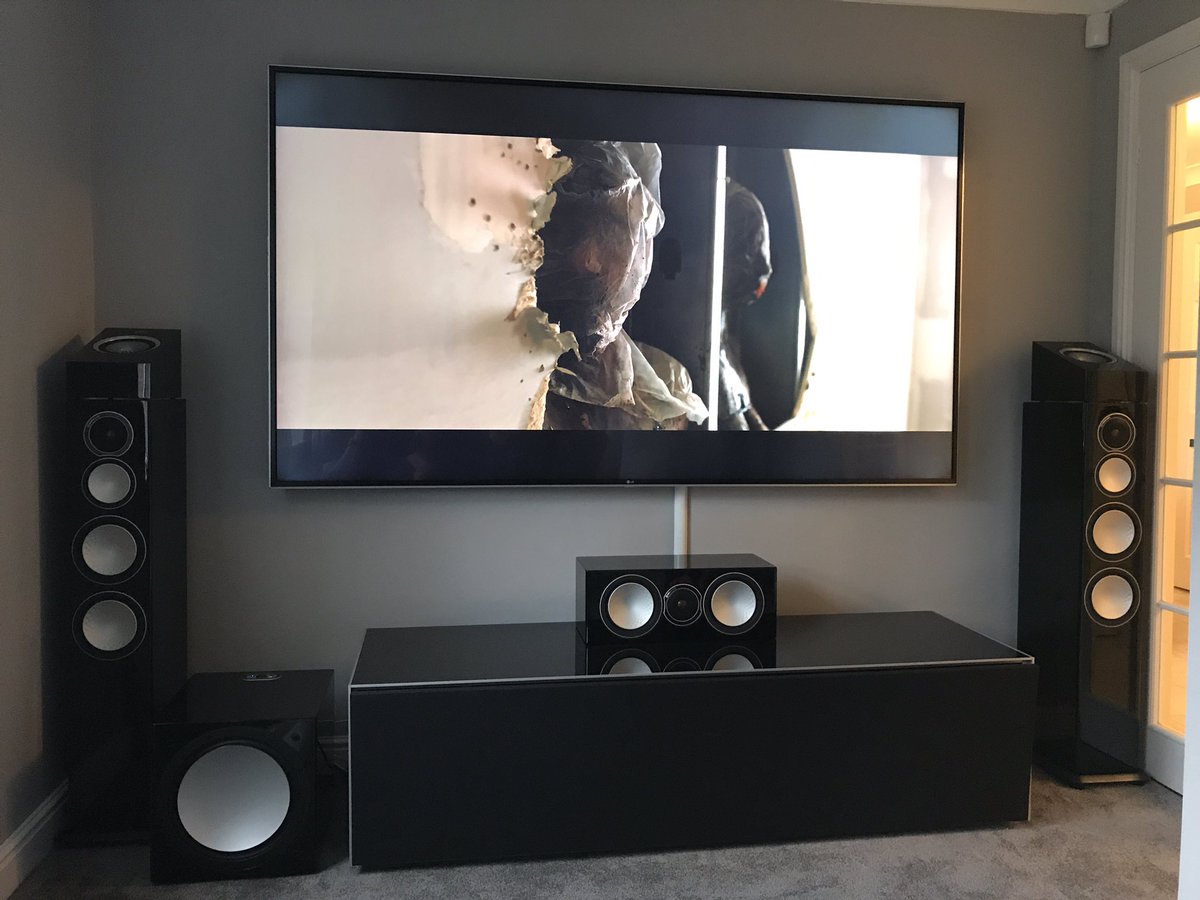 elecorange's tweet photo. Thanks @Rigifix and @sanus_uk for making this possible. 86'' LG TV on dot and dab plasterboard and breeze block #liveinstall https://t.co/rdFTO9OsES