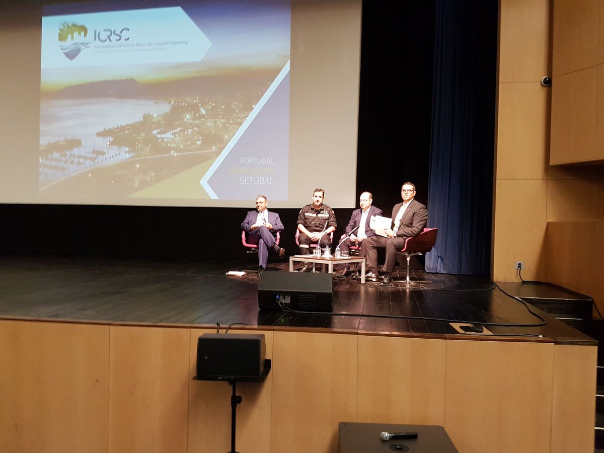 UMEgob's tweet photo. El tcol UME Salvago participa esta tarde en #ICRSC ofreciendo una ponencia sobre la importancia de la Inteligencia en la gestión emergencias https://t.co/1dCYQffkRZ