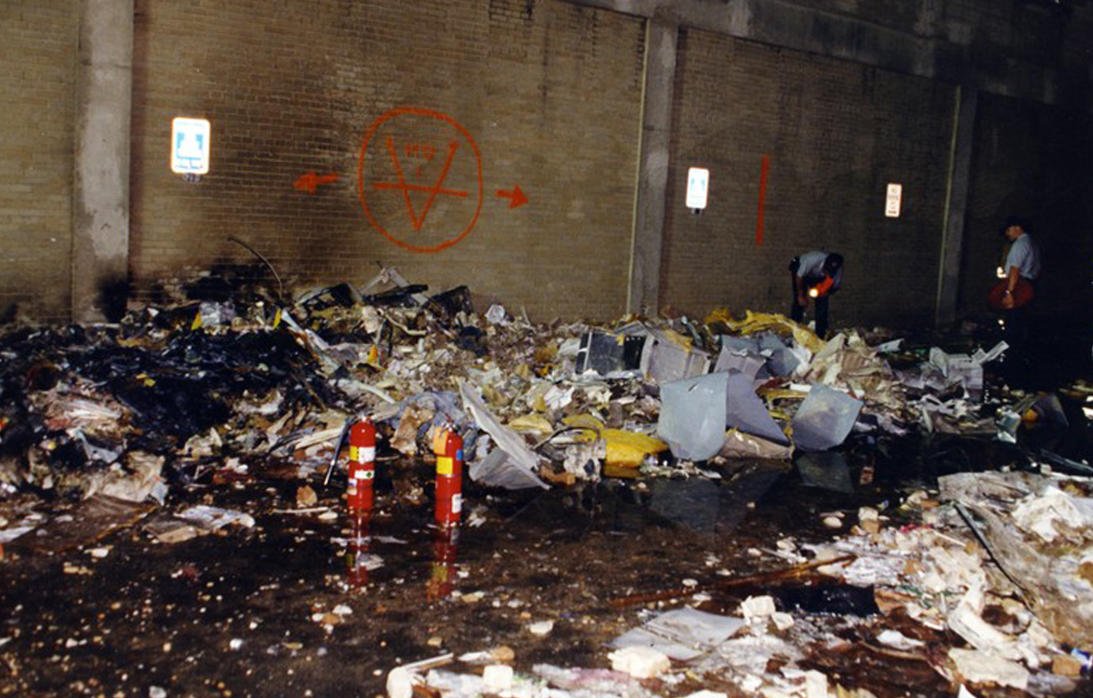 tele11PR's tweet photo. Las fotos nunca vistas del atentado al Pentágono del 11 de septiembre de 2001 https://t.co/IqHiF6YXX7 https://t.co/6WtdBhZl6d