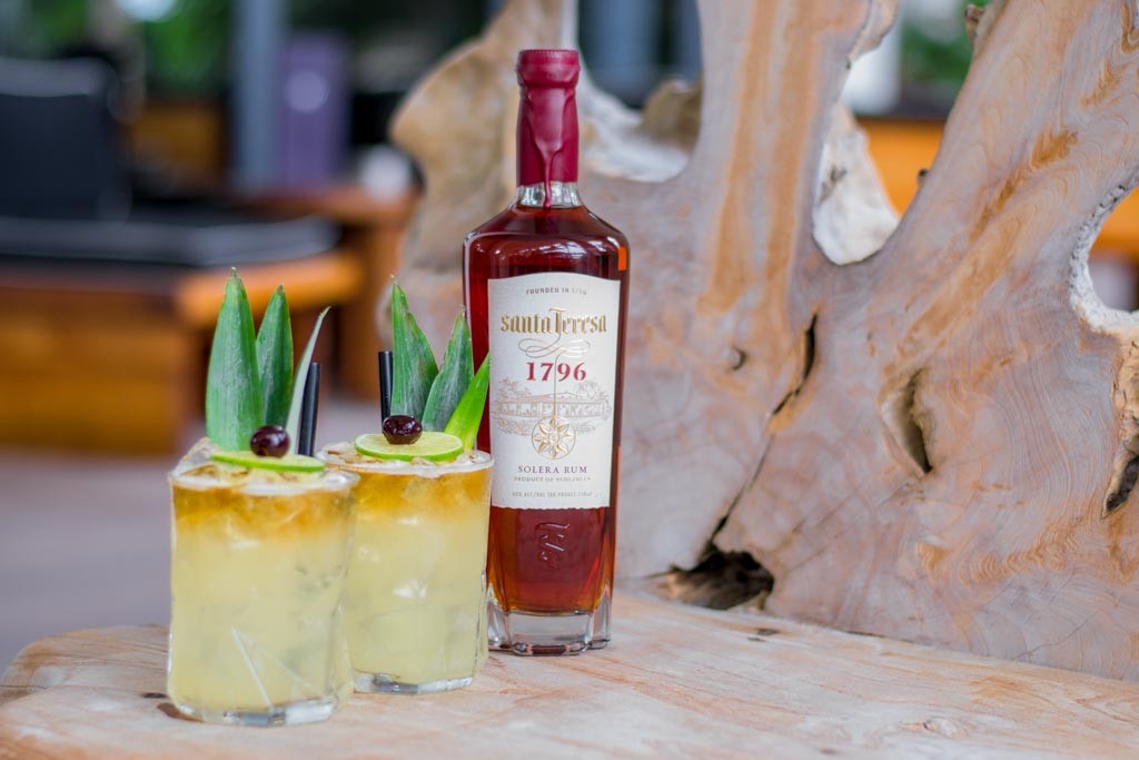 Like' if you are also in a tropical mood today.
·
·
·
#SantaTeresa1796 #Tropical #Pineapple #Cocktail #Mixology #Rum #Drinkstragram