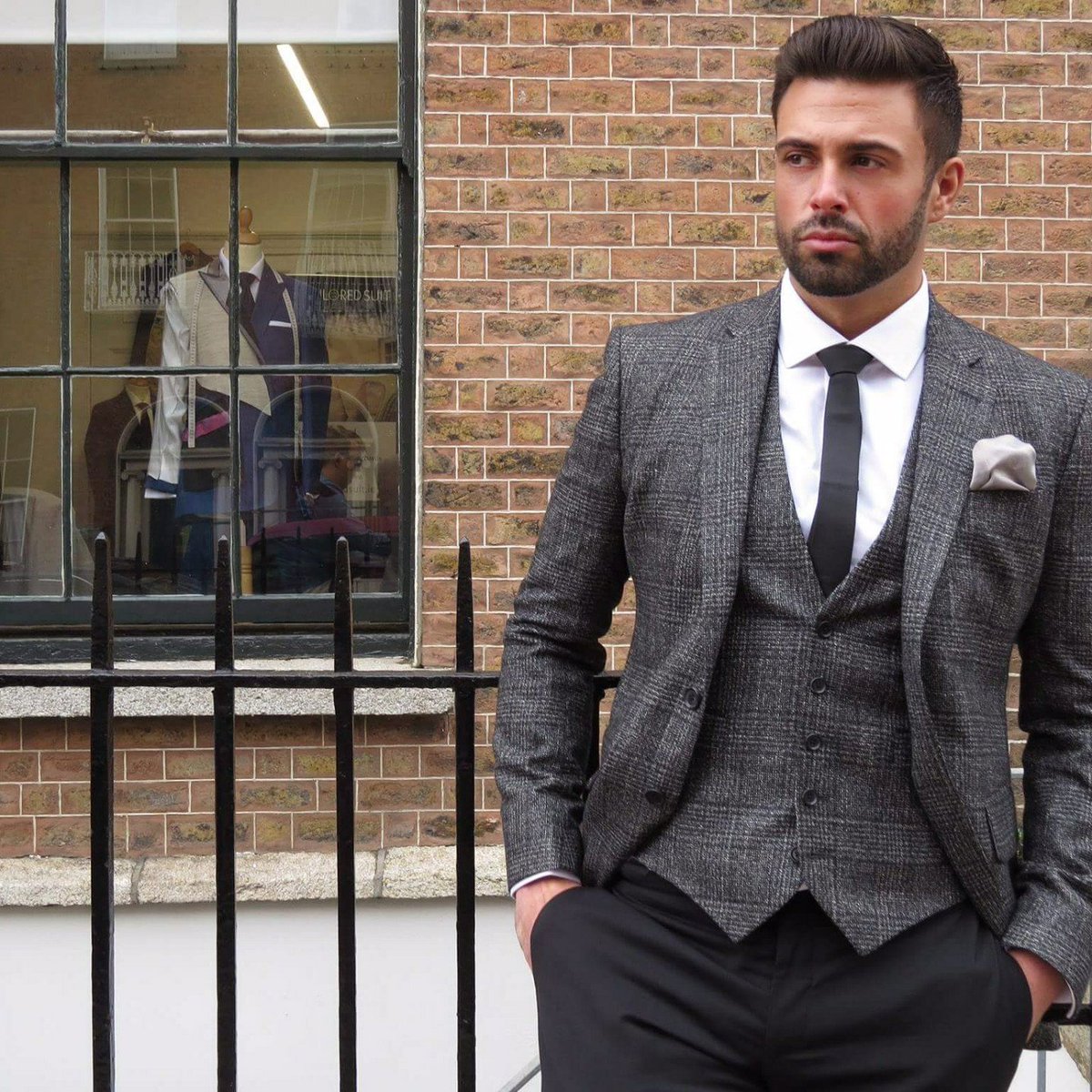 Karl_Bowe's tweet photo. Behind the scenes from today's photoshoot with @HandTailoredIE. Many thanks to @BroderickDamien for the photo.
#TailoredForMe #Suits https://t.co/8LXv1KFHVf