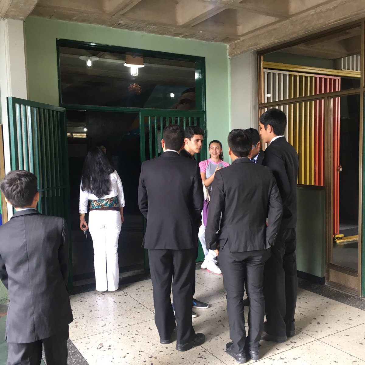 DWDBMMUNIV's tweet photo. En este momento se encuentran llegando las primeras delegaciones al #DBMMUN https://t.co/3y5jMswhPe