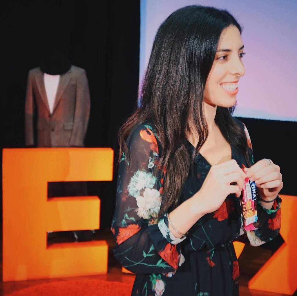 AlexaRoseCarlin's tweet photo. Caught in the act, getting my #LUNAFix before speaking at TEDx!
Since trying the newest @LUNAbar protein flavor- chocolate walnut fudge, i… https://t.co/Qk7V27bFWq
