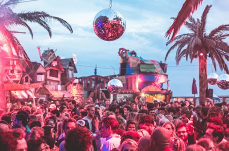 modemakes's tweet image. Woodstock'69 launches All Day Long series with Âme crwd.fr/2mtwq5i