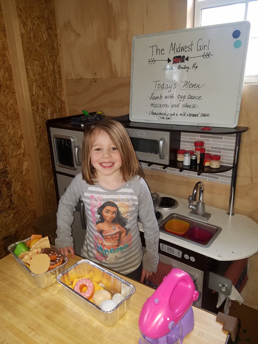 FixKate's tweet image. The Midwest Girl during her cooking show yesterday. Briley loves to watch @thepioneerwoman especially when there is a new episode!