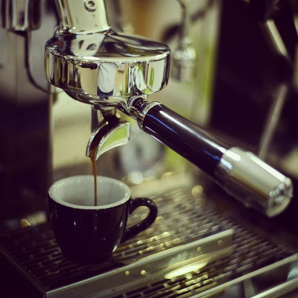 EspressoPerfett's tweet photo. Günün son kahvesi #ecmespresso dan gelsin. Fincan tabii ki #acmecups 👍☕ #espresso #coffee #barista #twitter #coffe… https://t.co/oNlQg0Vtyh https://t.co/EOQCeXbtTu