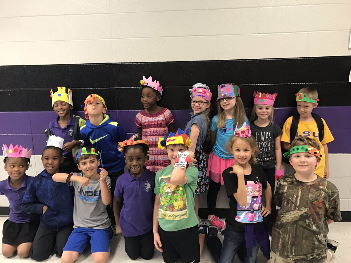 MrsTroxclair's tweet image. My students made their own crowns after learning about real life royalty #msawest #firstgradefun
